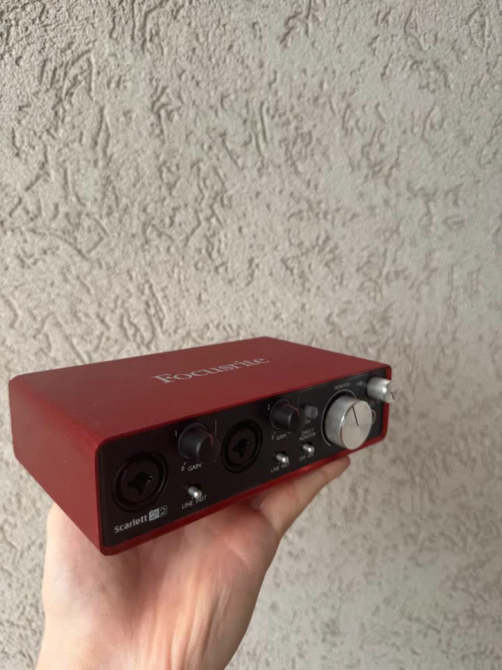 Аудио карта Focusrite 2i2
