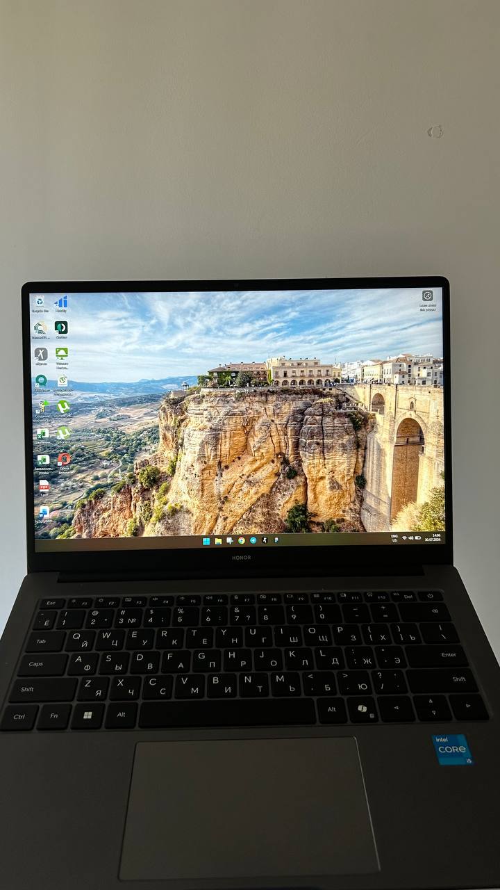 Honor intel i5 16ram 500ssd