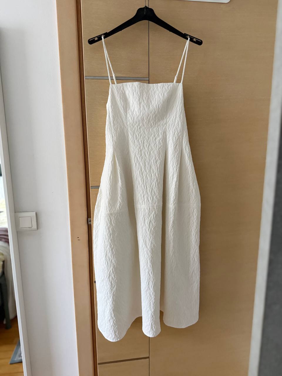 1. Платье белое H&M