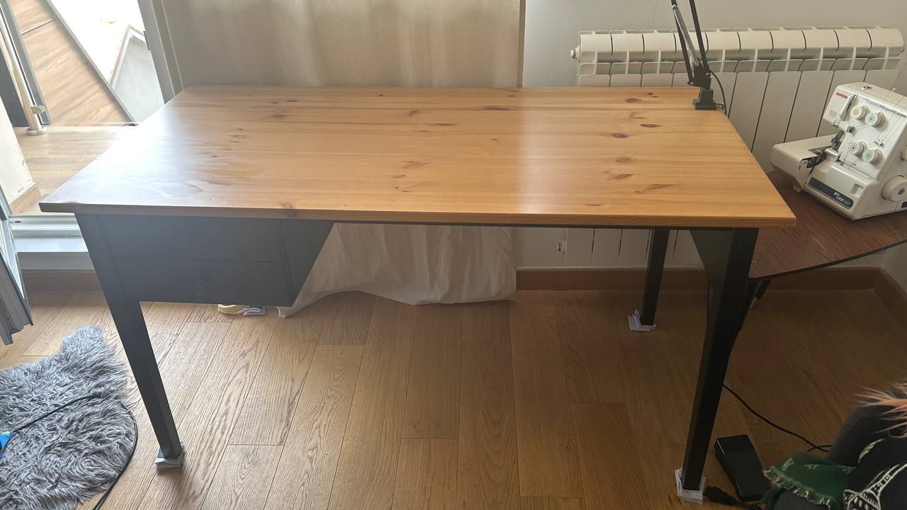 1) Стол IKEA arkelstorp 140x70, поверхность с нюансами, 4000rsd