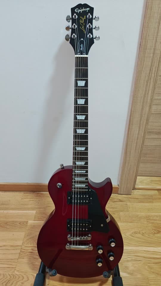 Продам Epiphone Les Paul Studio Dark Wine Red
