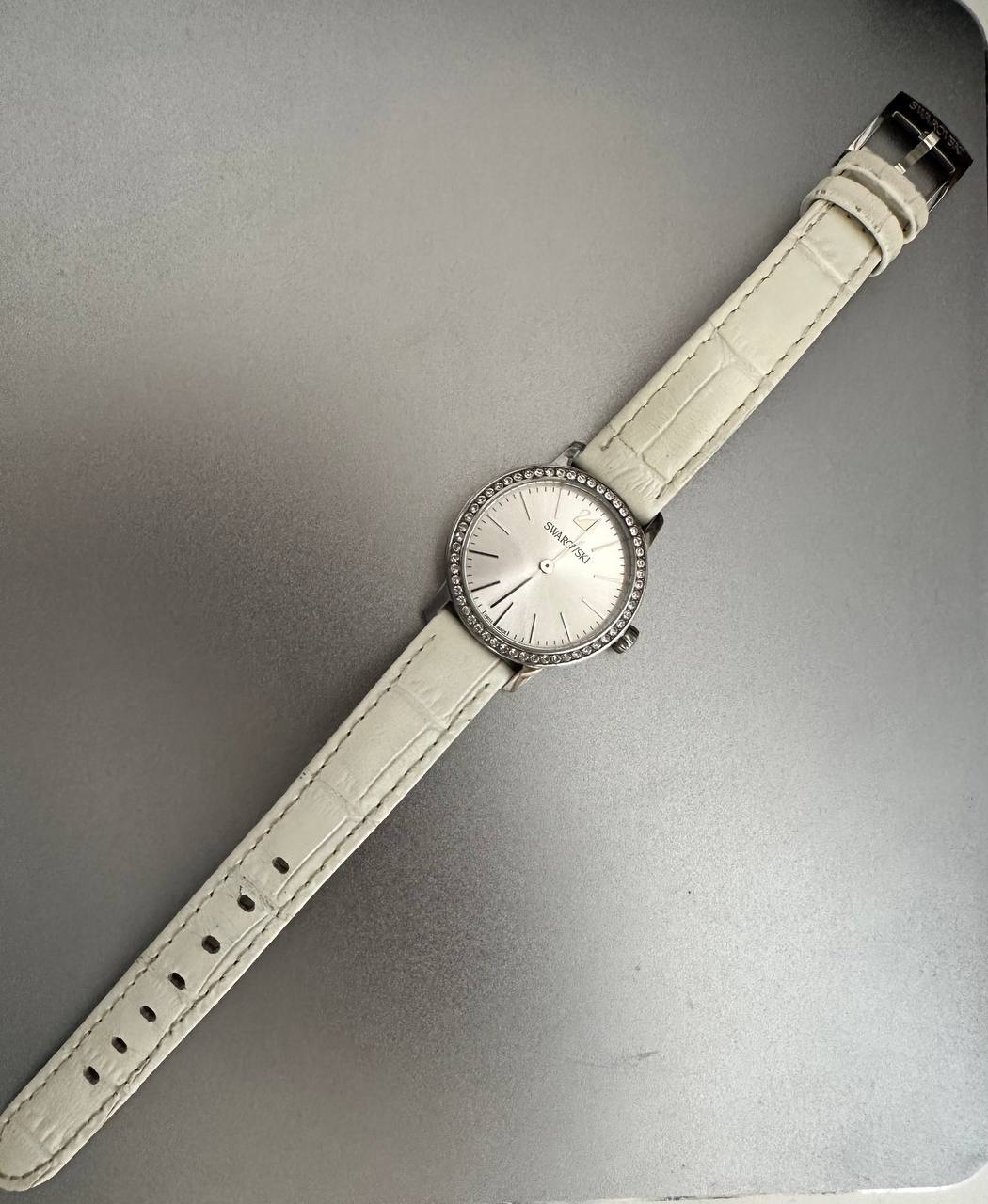 Часы Swarovski Graceful mini. Просто заменить батарейку. 10 т.дин.