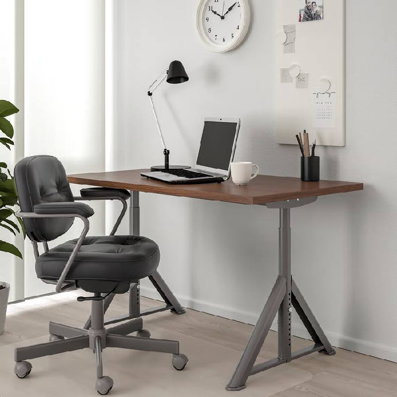 Prodaje se radni sto IKEA IDÅSEN 120 × 70 cm
