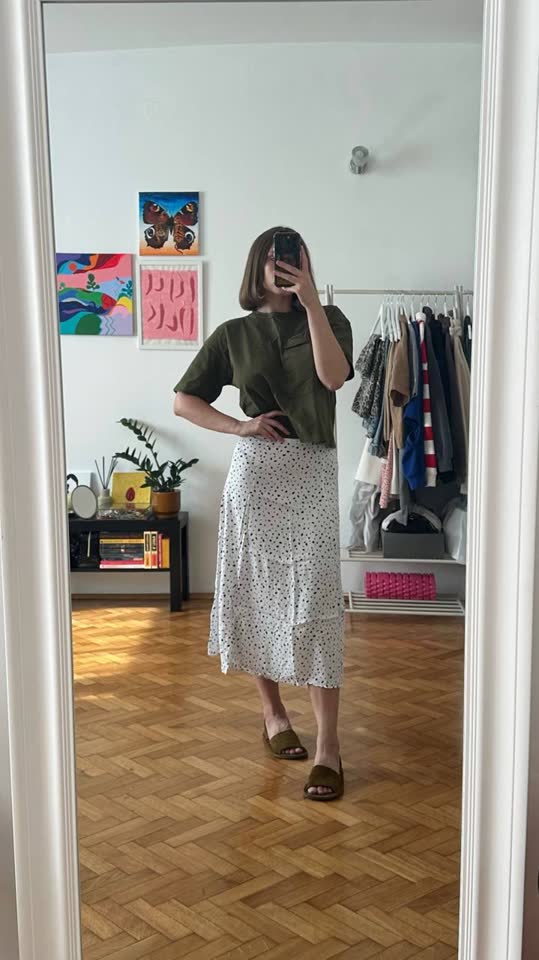 Юбка Reserved (34) - 500 rsd Футболка ZARA, хлопок, винтаж (s) - 500 rsd Обувь, размер 36, н