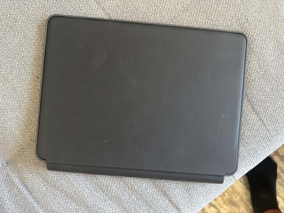 Чехол-книжка для iPad Air 11’’ 5th generation хорошего качества, идеальное состояние, практи