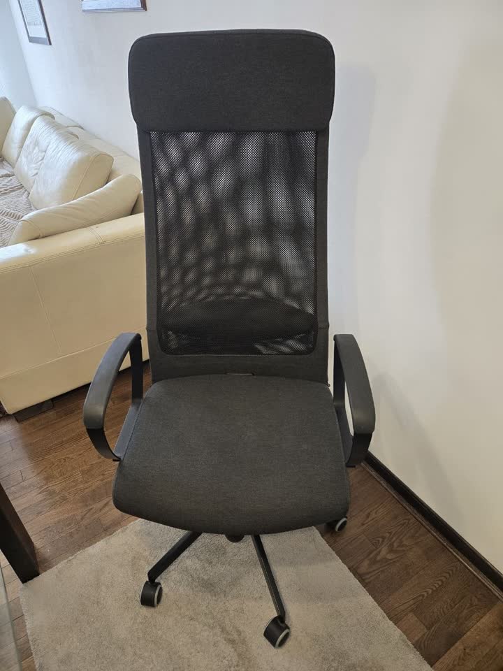 Продаю кресло Markus Ikea