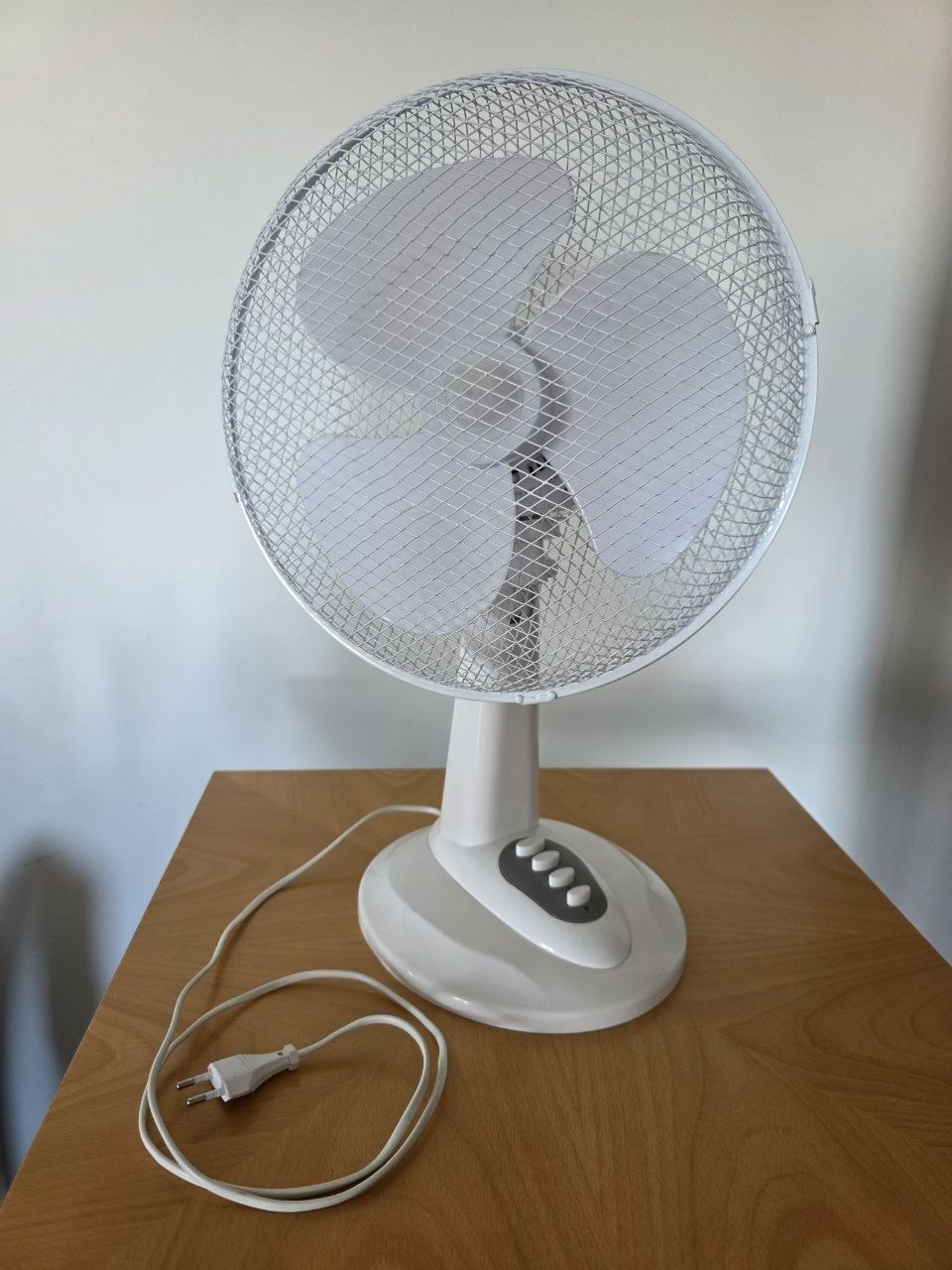 Prodajem stoni ventilator Bauer Home Appliances HF-400 i usisivač Samsung Air Track SC4320
