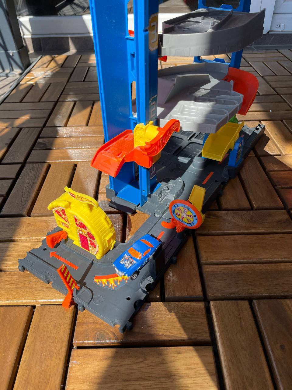 Гараж и Автовоз Hot Wheels