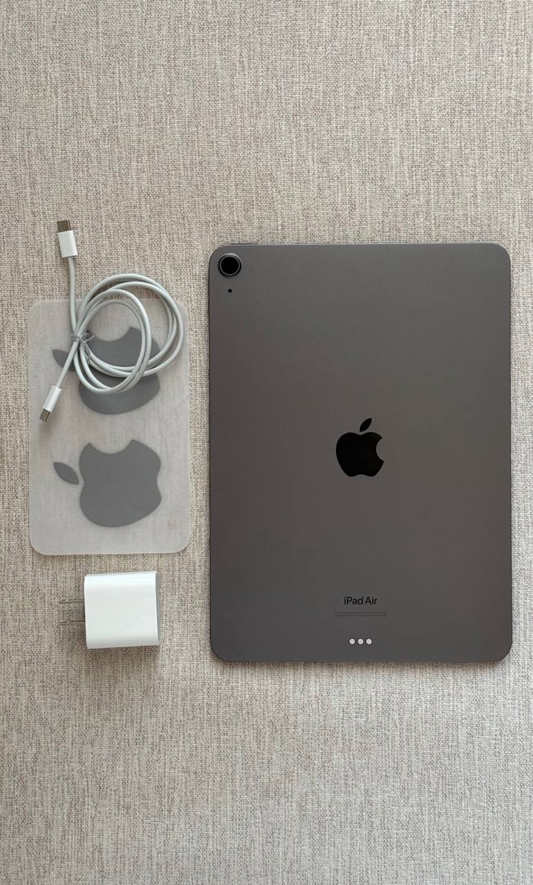 Sniženje cene — Prodajem svoj iPad Air 5 (M1) 64 GB Wi‑Fi, Space Gray