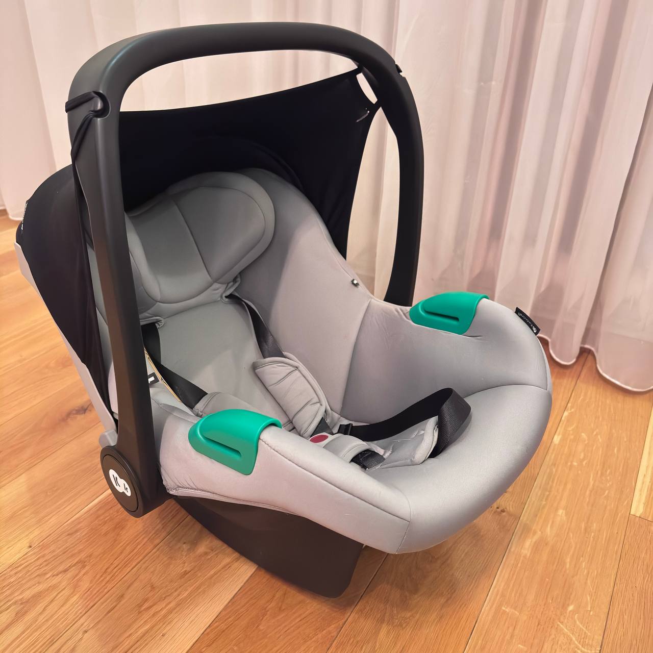 Prodajem nosiljku Kinderkraft Mink Pro i-Size
