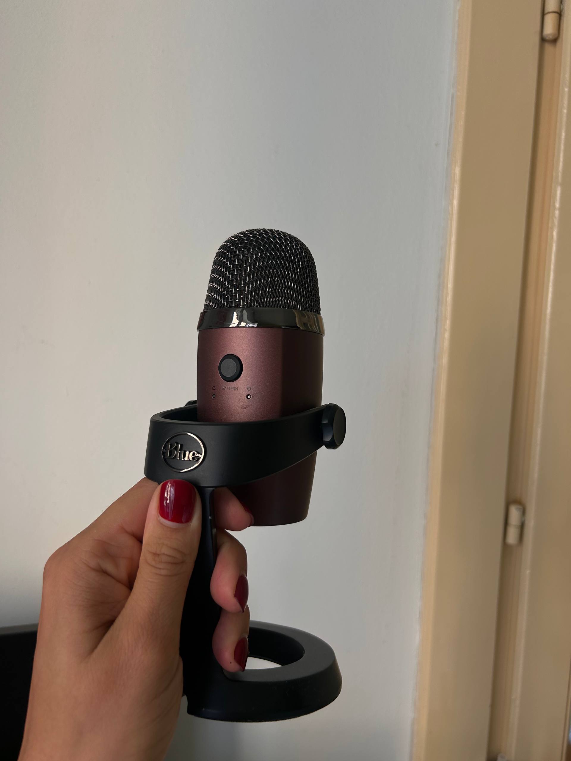 Микрофон Blue Yeti Nano