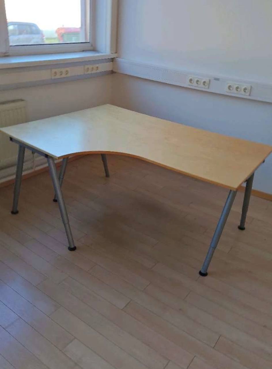 Ugaoni sto Ikea Galant