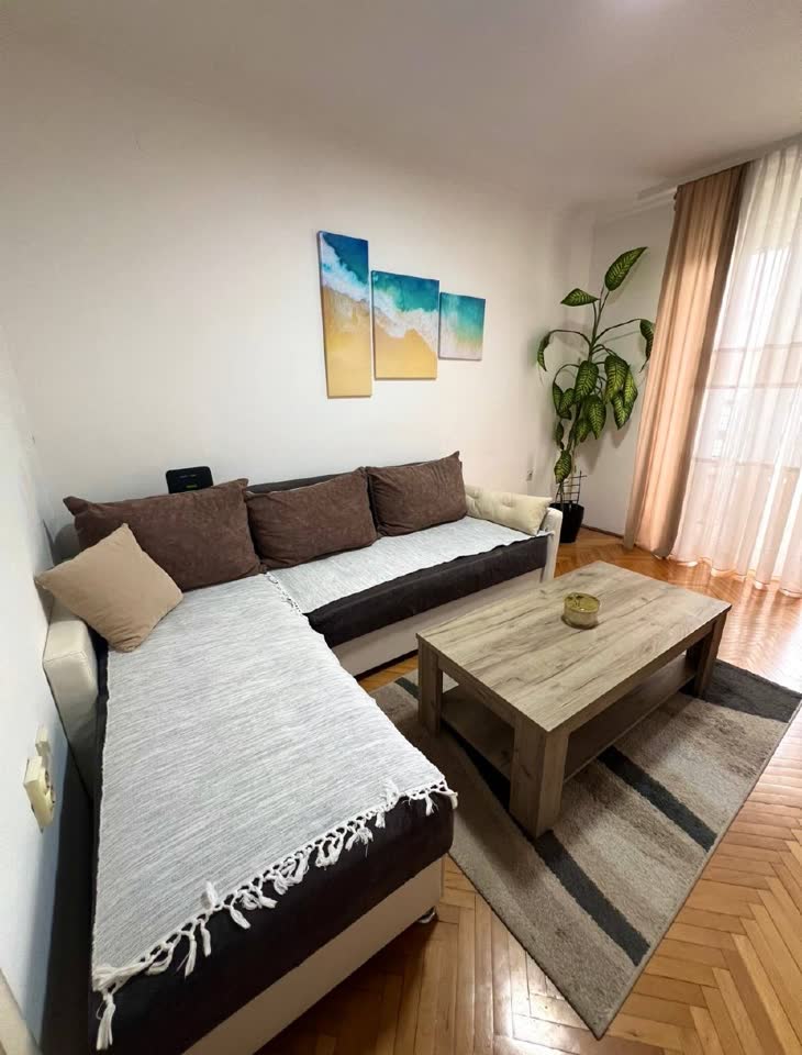 Iznajmljujem dvosoban stan u Novom Sadu, Rumenacka 47
