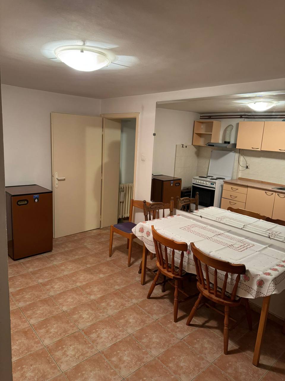 Сдается 1-комнатная квартира, Звездара, 38 м²