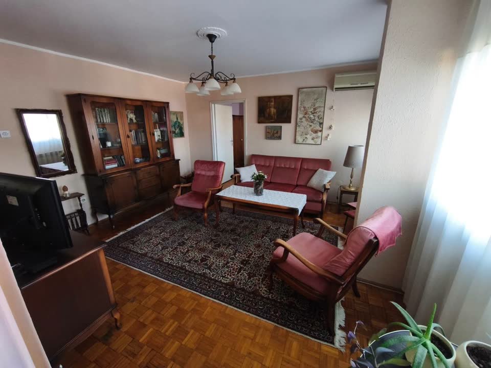 Izdajem stan sa 3 sobe, Ustanička, 65 m²