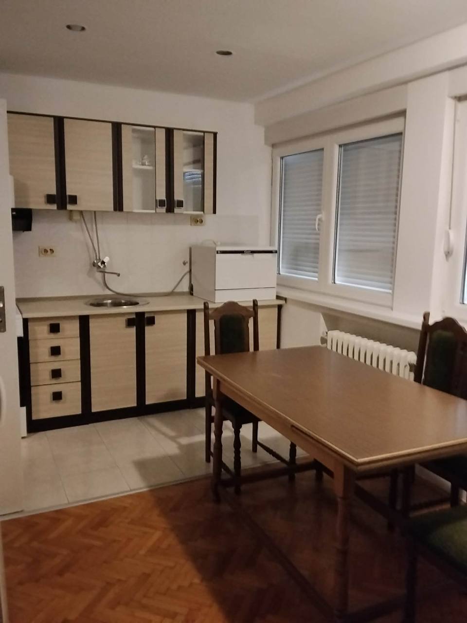 Izdajem stan u Beogradu, ul. Lermontova, 5