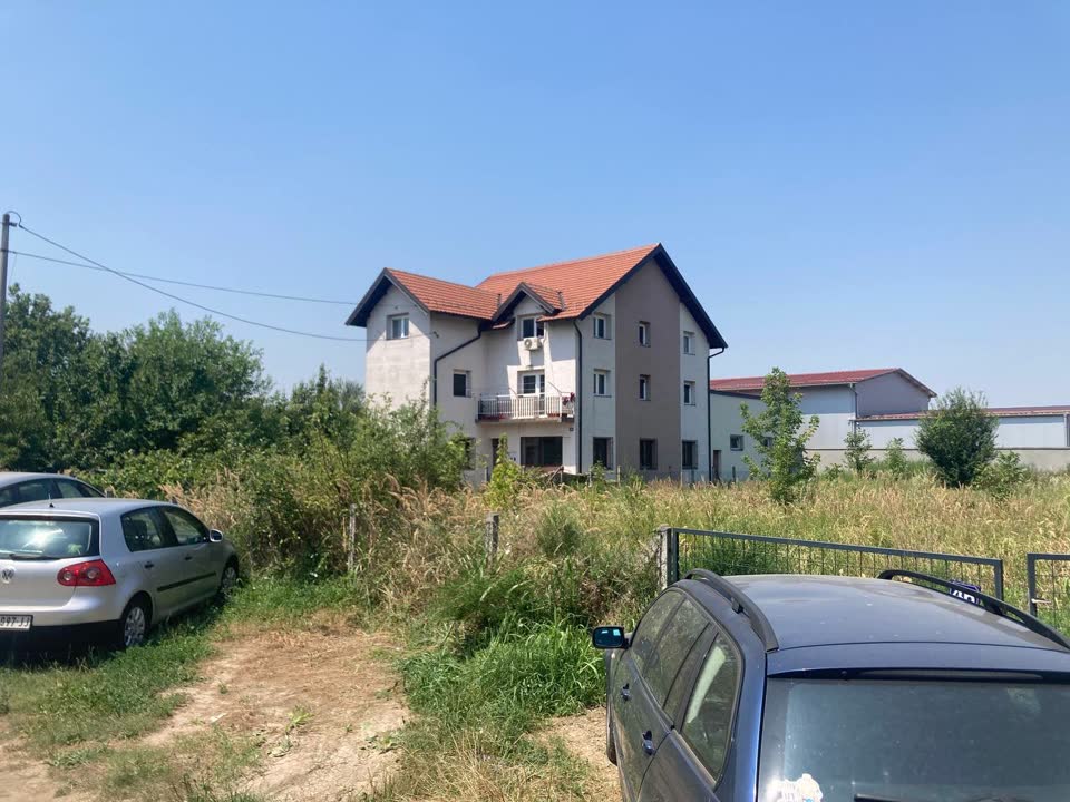 Izdajem deo magacina u Altini, Zemun