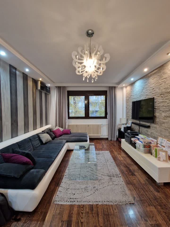 Izdajem trosoban stan, Savski Venac, 78 m²