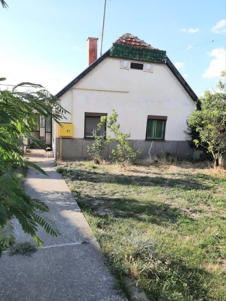 Продаю дом в Меленцах, 60 м², участок 6.77 соток