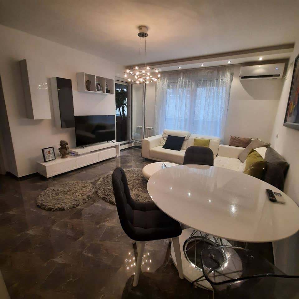 Izdajem stan na Vračaru, 3 sobe, 1000 €