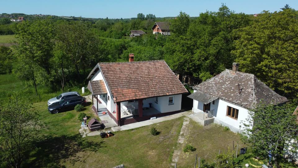 Prodaja kuće sa placem od 19 ari, Provo