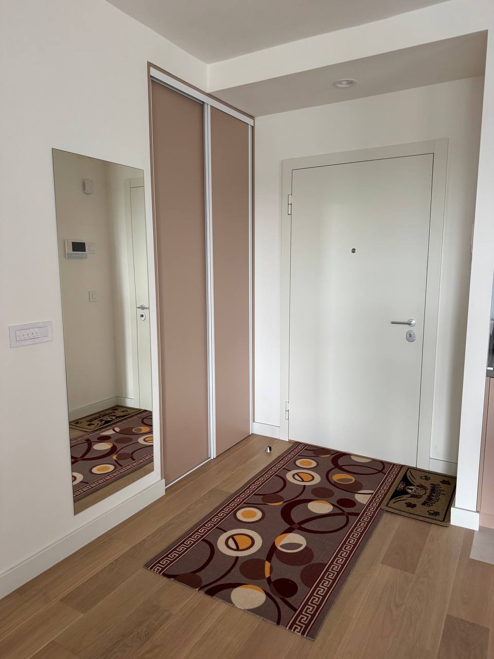 Iznajmljuje se 3-sobni stan u Beogradu na vodi, 89 m²