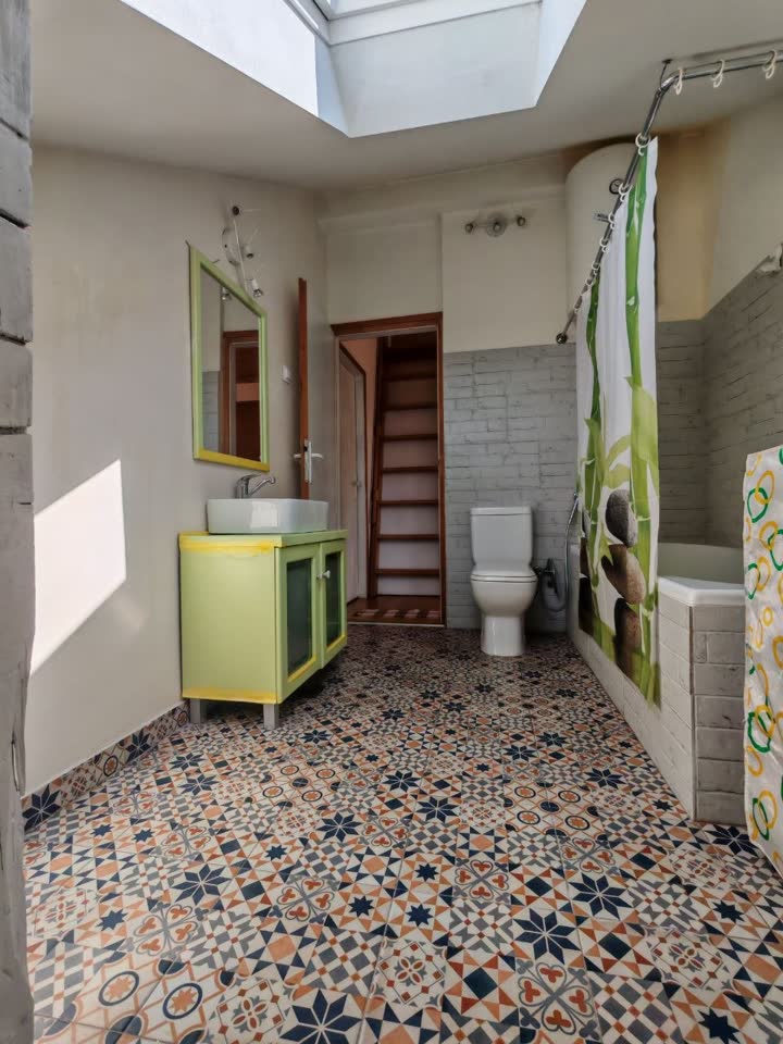 Iznajmljuje se trosobni stan u Vračaru, 66 m²