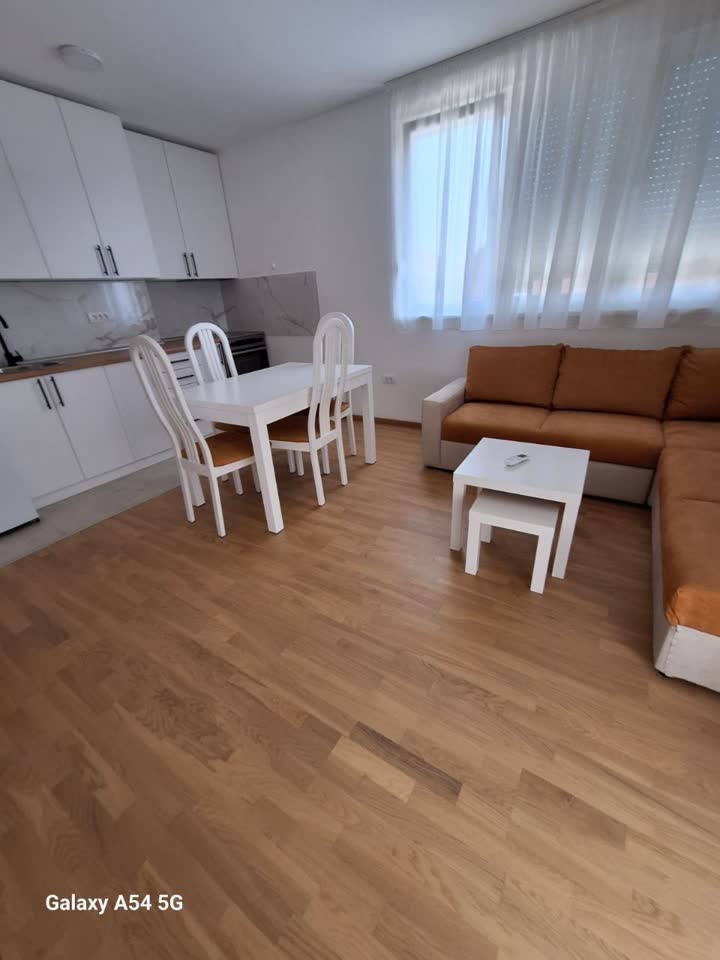 Izdajem dvosoban stan u Adicama, 44 m²