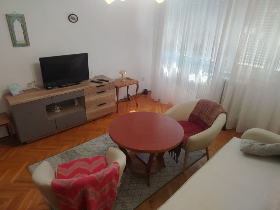 Izdajem stan u Zvezdari, 50 m²